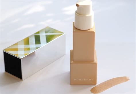 bright glow foundation Burberry